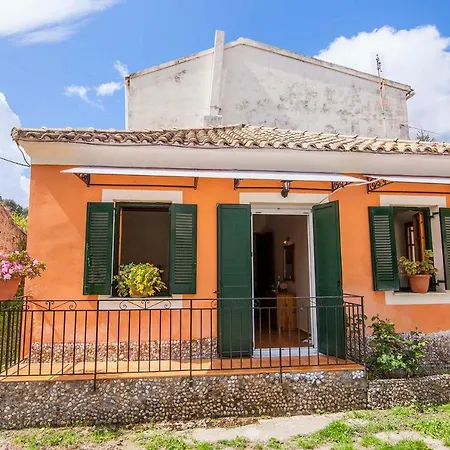 Сasa de vacaciones Old Barber Shop By Konnect, 1,2km From (adults Only)
